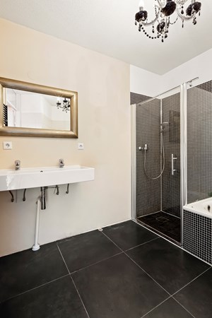 Medium property photo - Van Hallstraat 695, 1051 HG Amsterdam